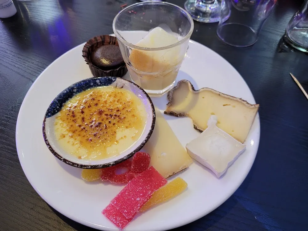 Fromages Ile Flottante Moelleux Au Chocolat Crème Brûlé Et Bonbons